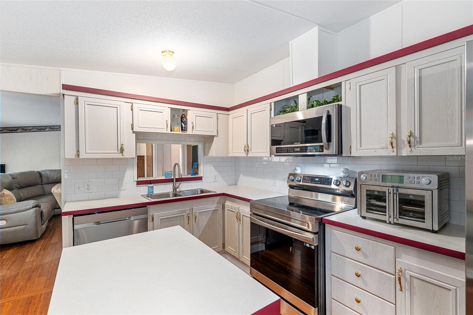 Image 17 of 47 For 610 251st Street