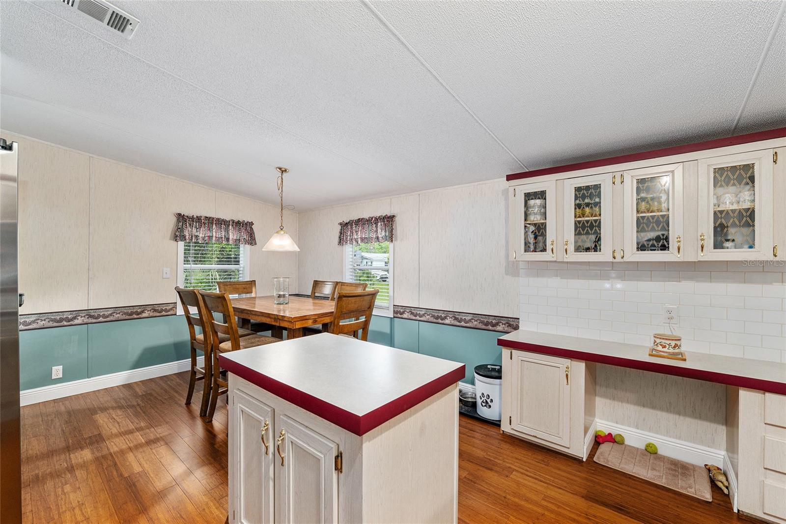 Image 19 of 47 For 610 251st Street