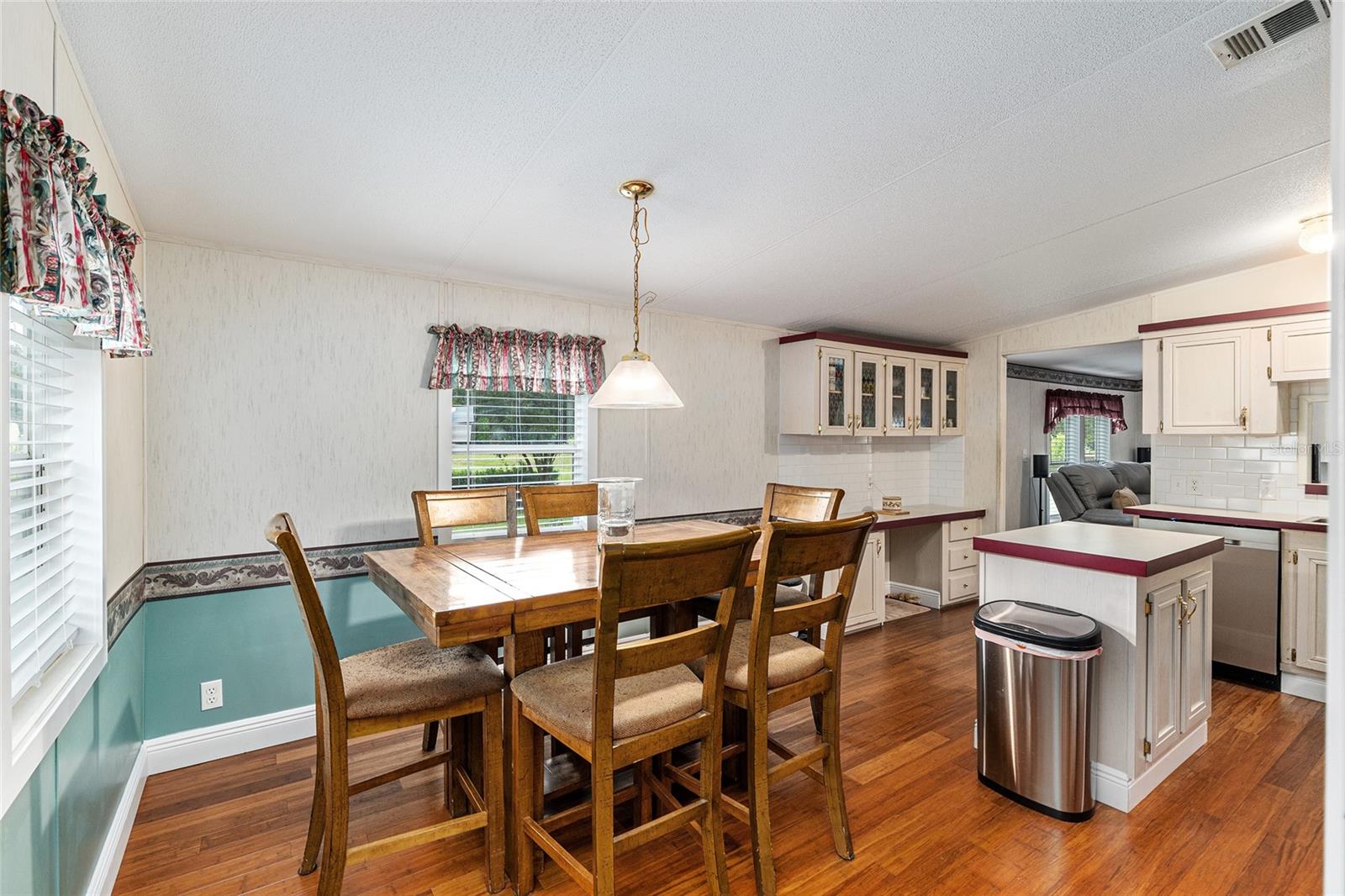 Image 22 of 47 For 610 251st Street
