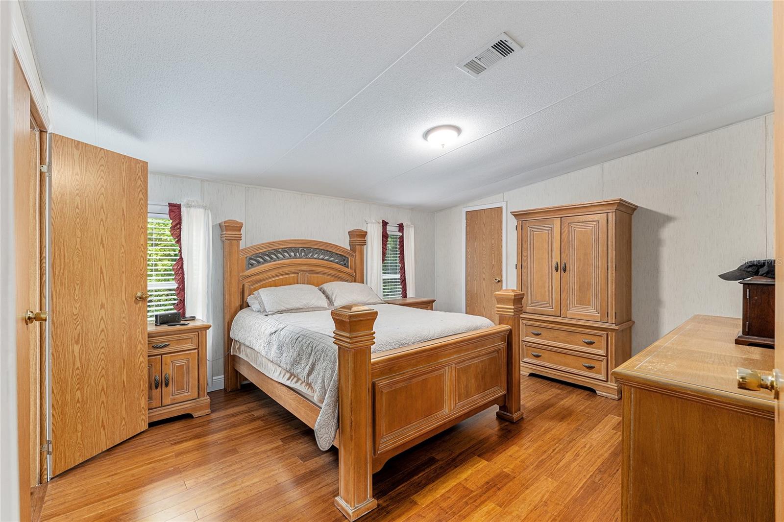 Image 25 of 47 For 610 251st Street