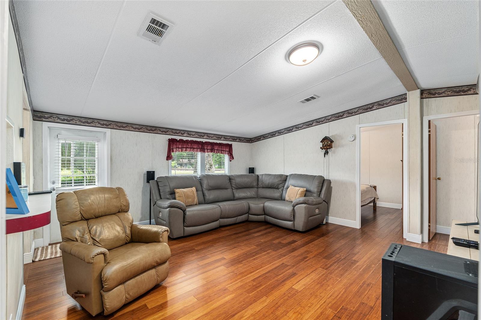 Image 6 of 47 For 610 251st Street