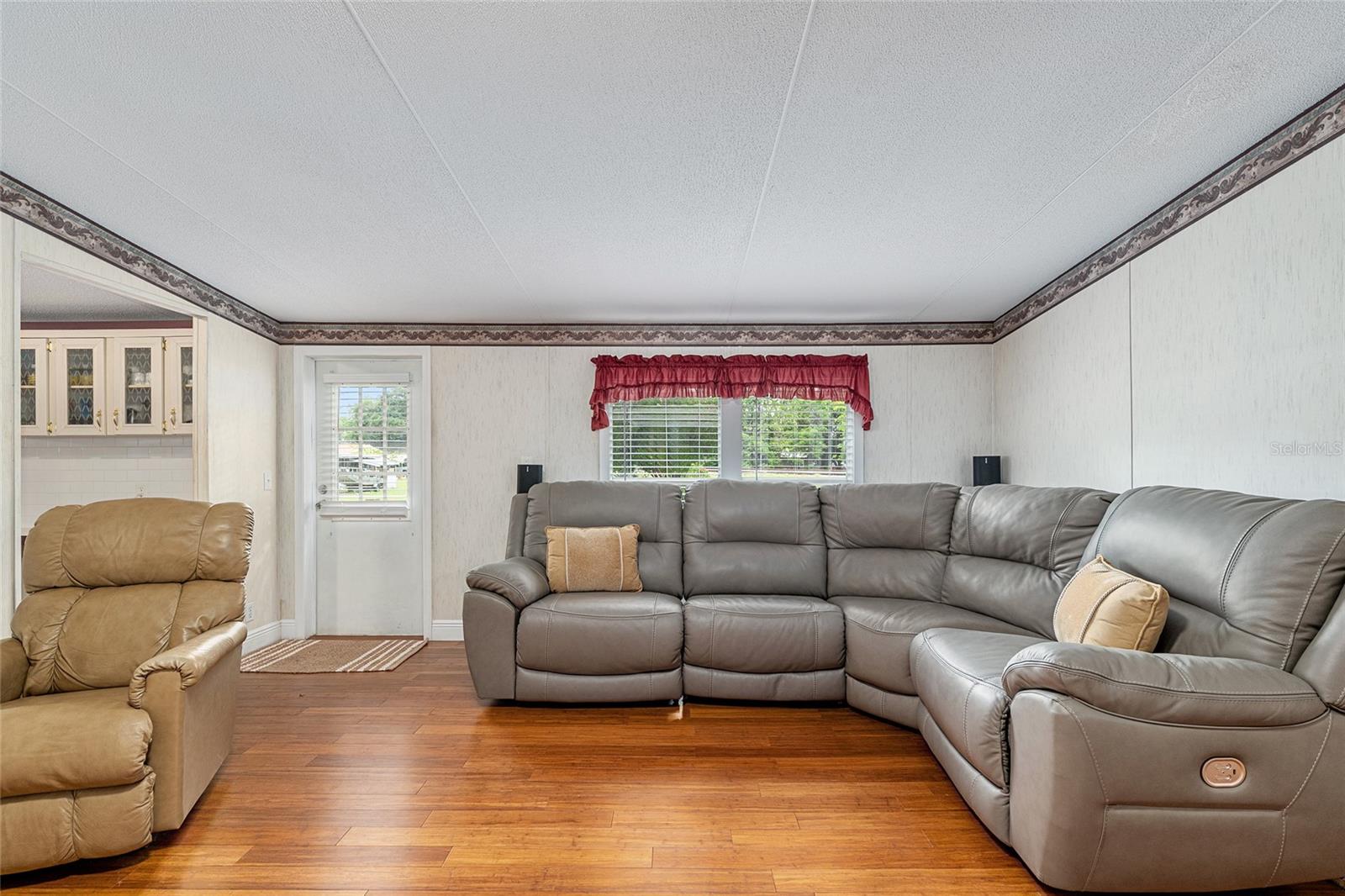 Image 7 of 47 For 610 251st Street