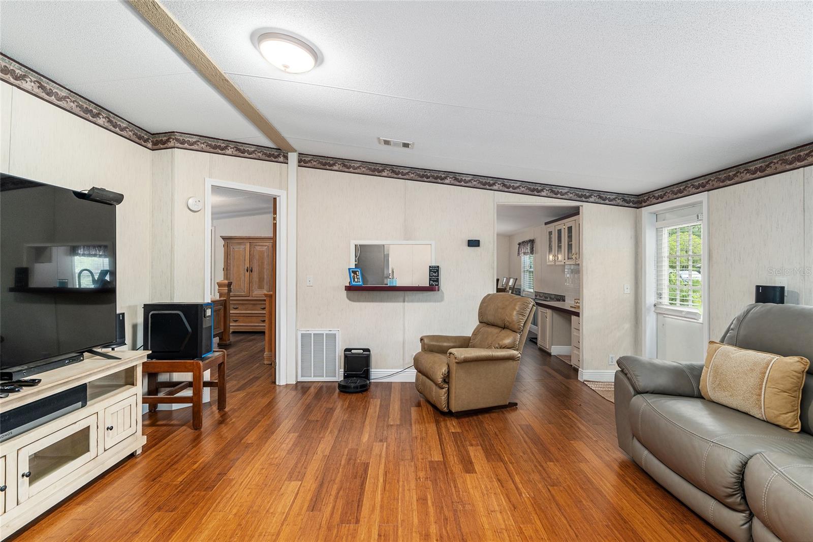 Image 9 of 47 For 610 251st Street