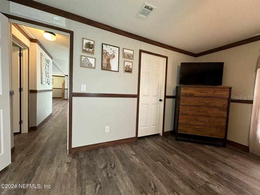 Image 23 of 52 For 9987 136th Street