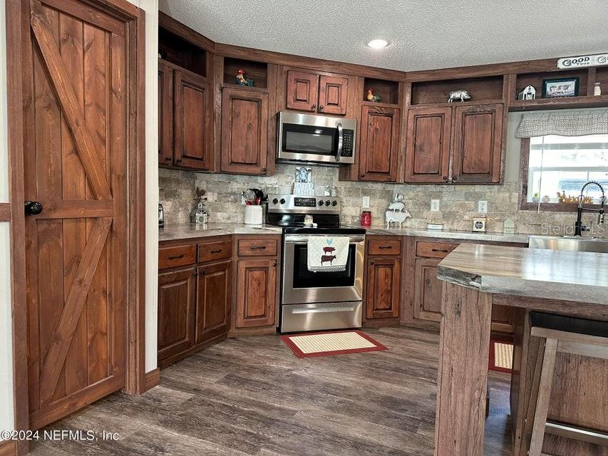 Image 7 of 52 For 9987 136th Street