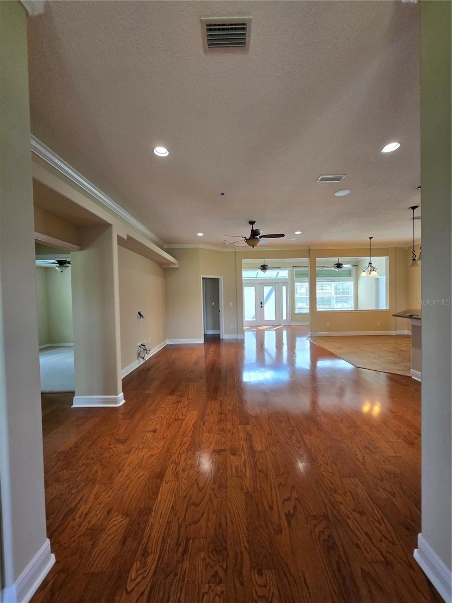 Image 4 of 53 For 9982 101st Avenue