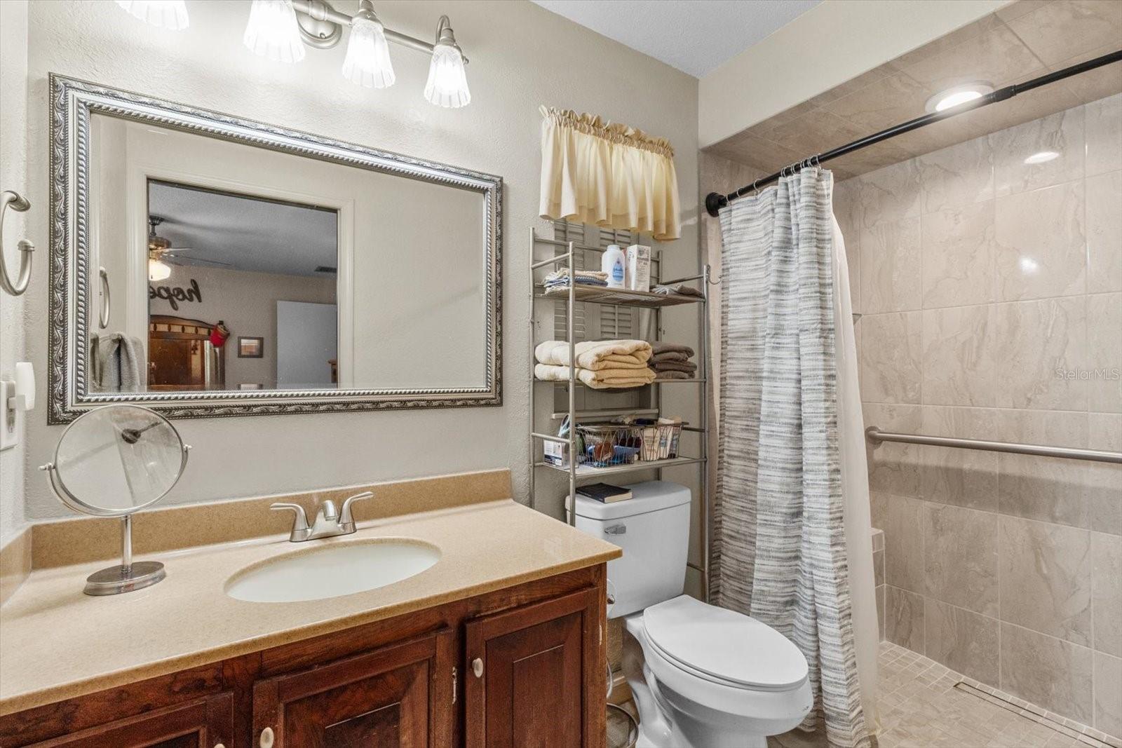 Listing photo id 17 for 1786 Border Avenue