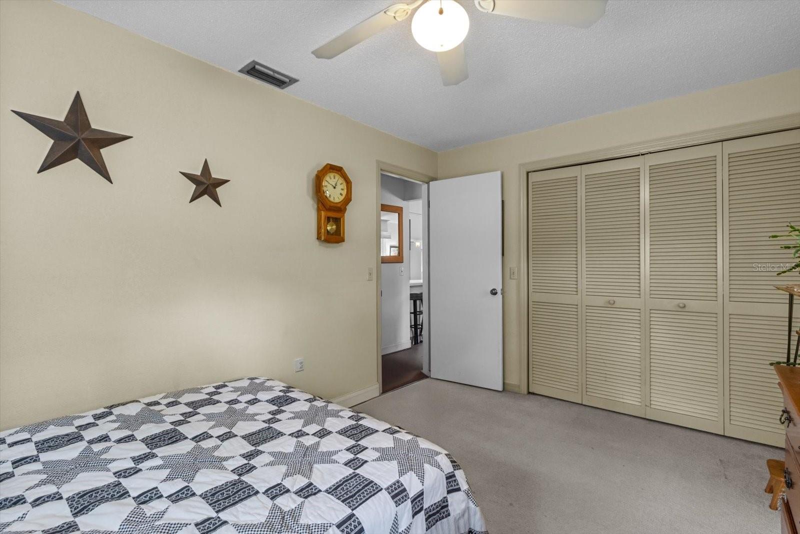 Listing photo id 20 for 1786 Border Avenue