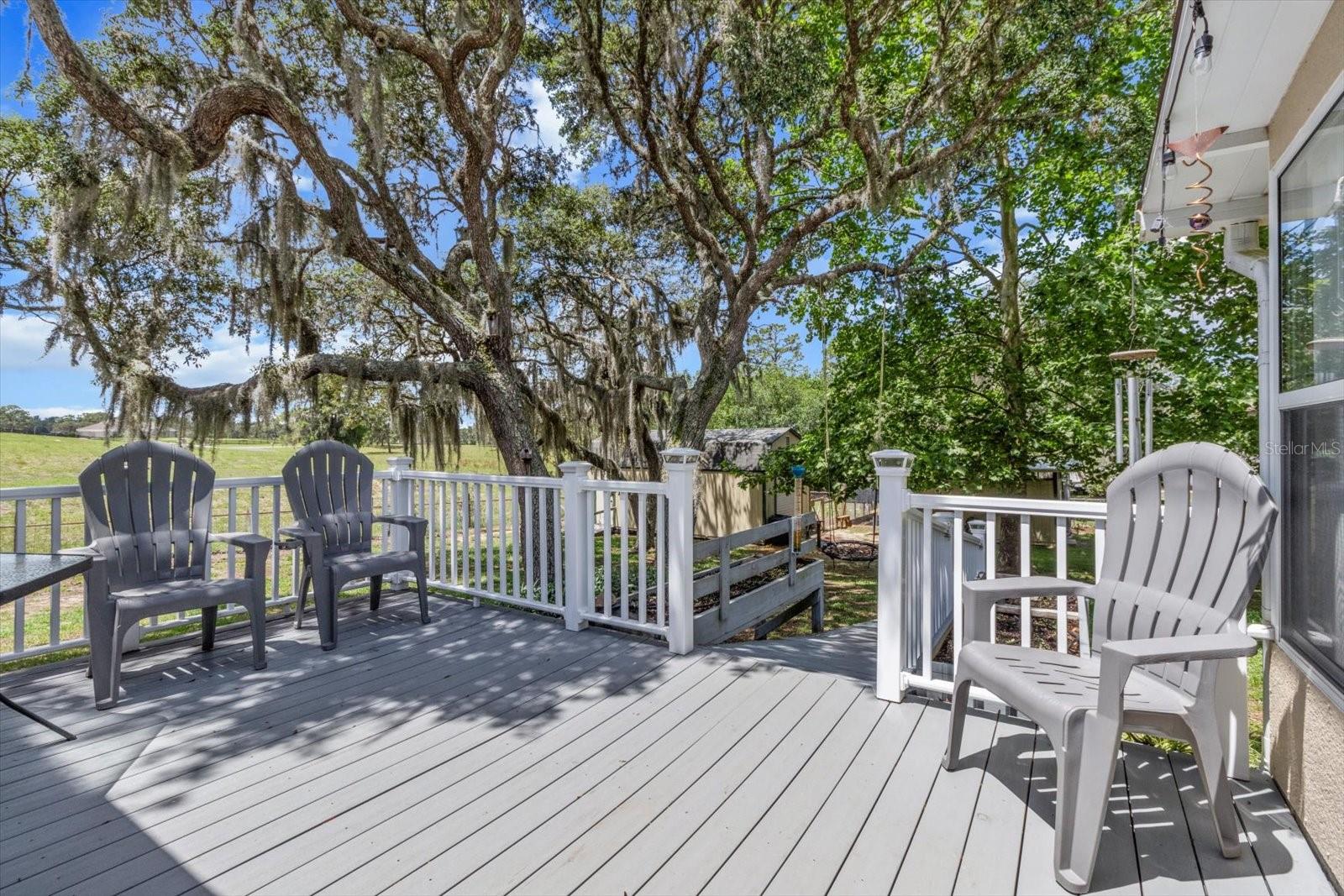 Listing photo id 27 for 1786 Border Avenue