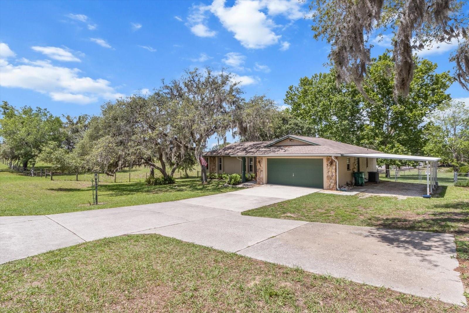 Listing photo id 1 for 1786 Border Avenue