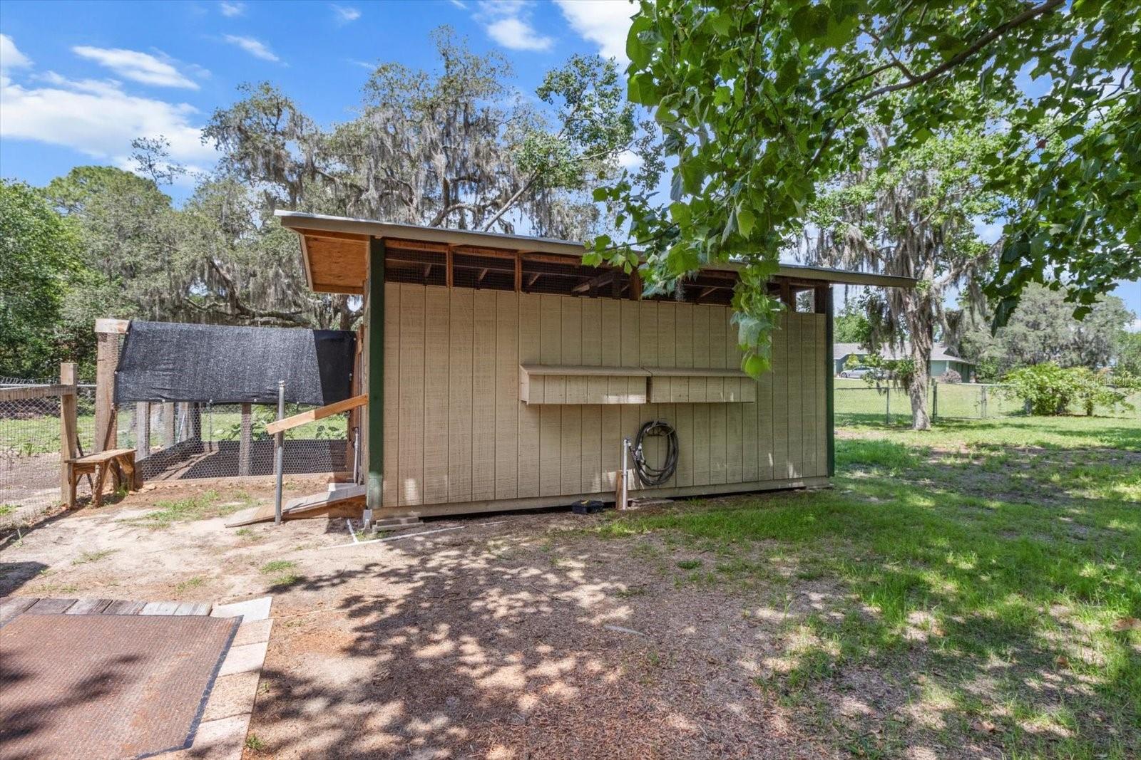 Listing photo id 33 for 1786 Border Avenue