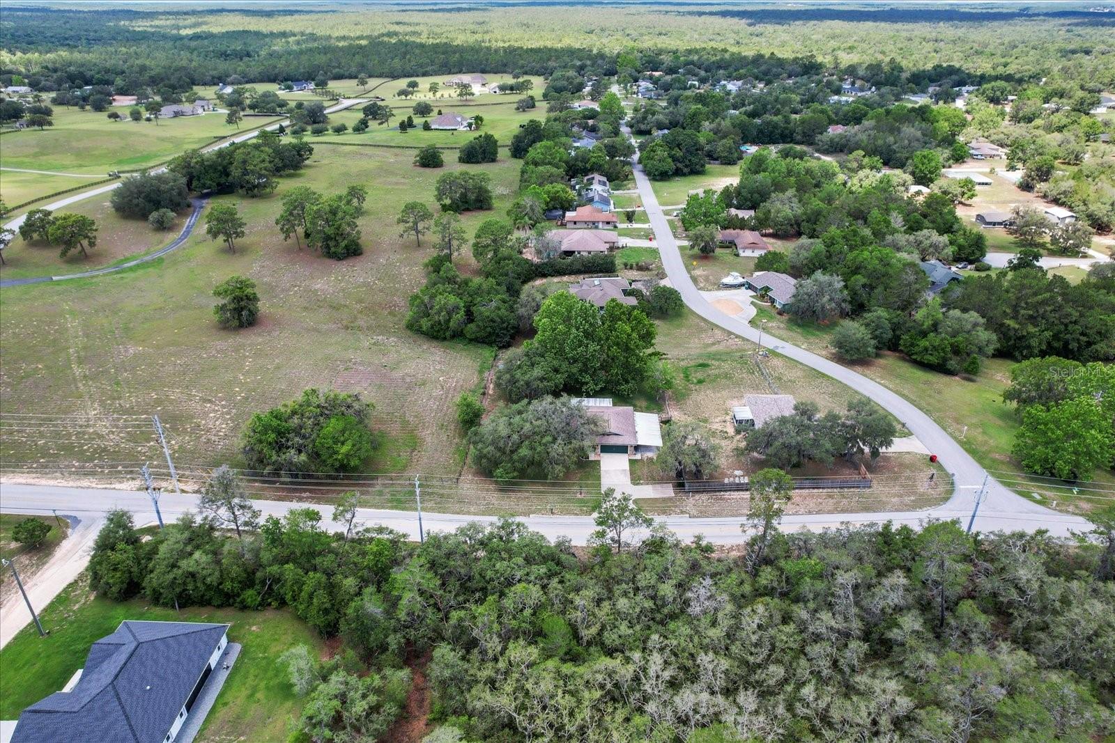Listing photo id 37 for 1786 Border Avenue