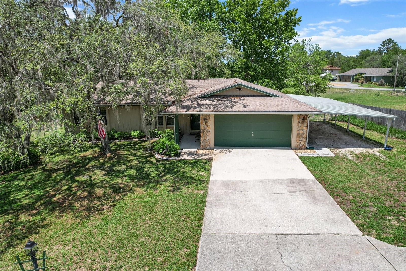 Listing photo id 2 for 1786 Border Avenue