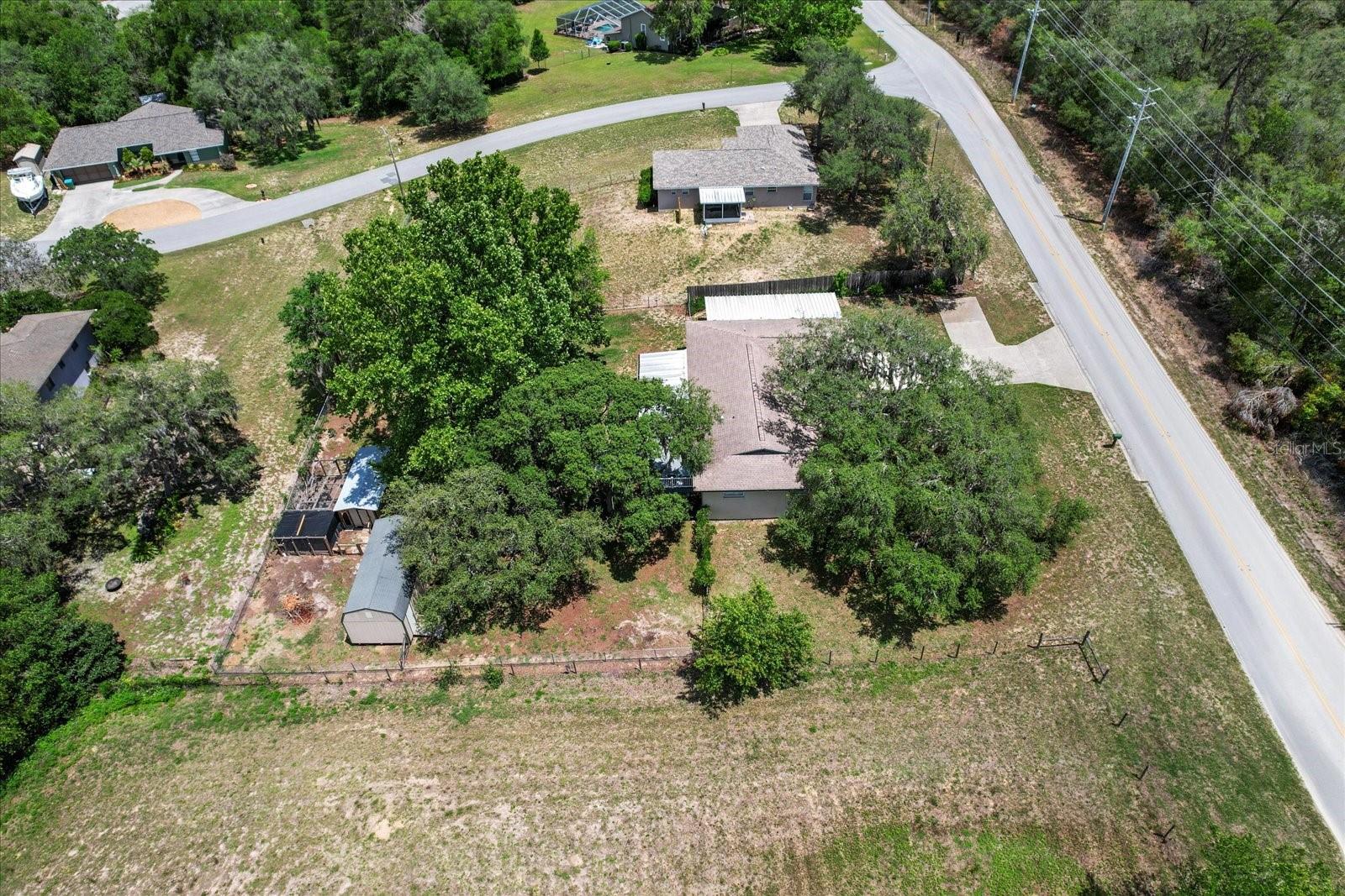 Listing photo id 41 for 1786 Border Avenue