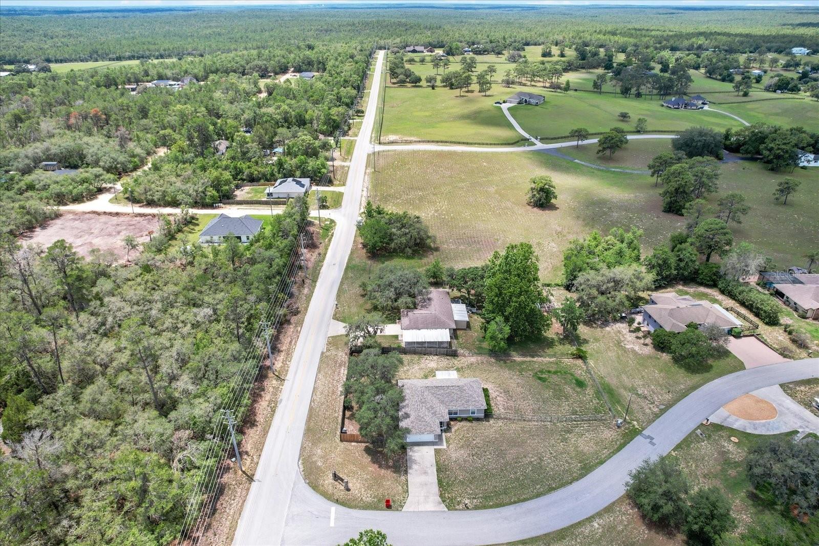 Listing photo id 42 for 1786 Border Avenue