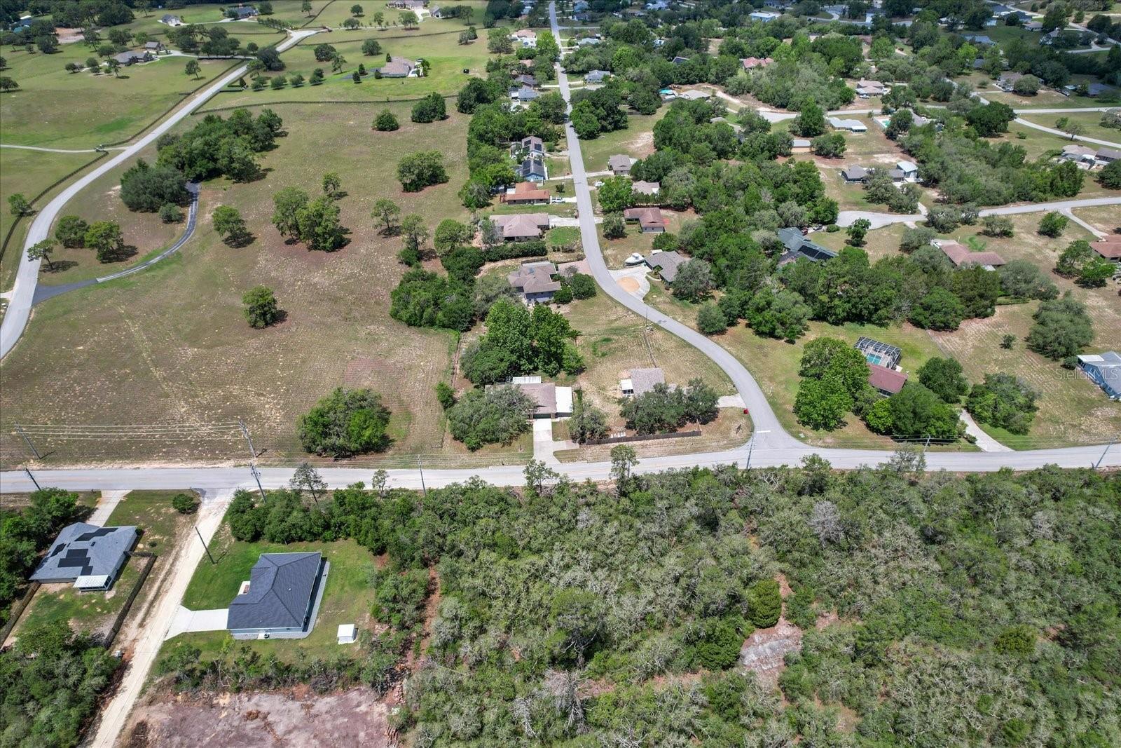 Listing photo id 43 for 1786 Border Avenue