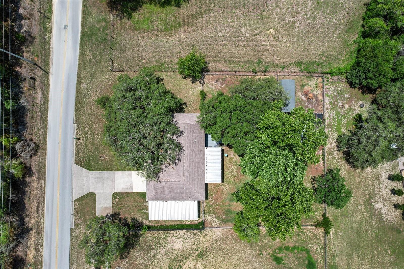 Listing photo id 44 for 1786 Border Avenue