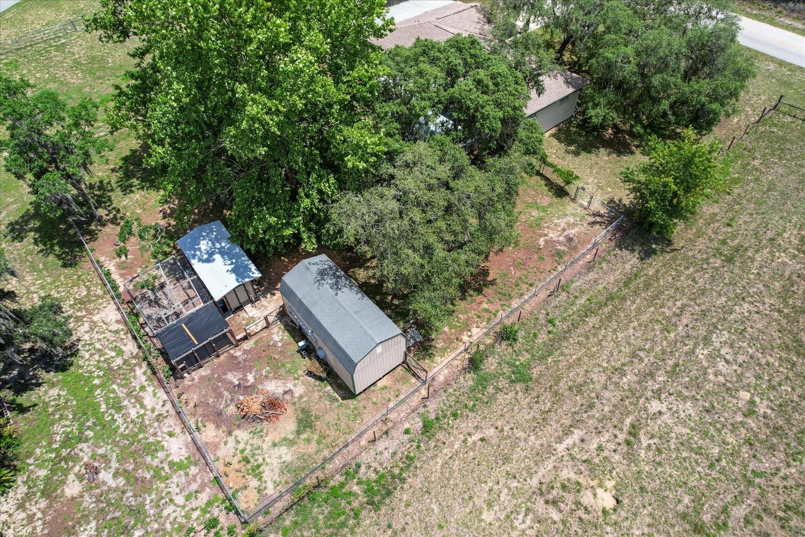 Listing photo id 45 for 1786 Border Avenue