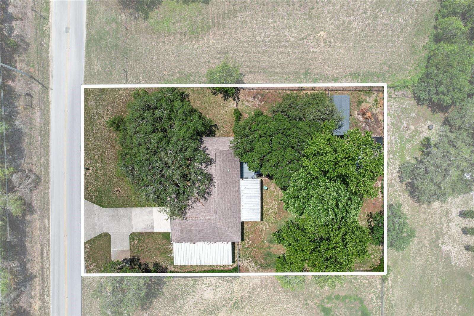 Listing photo id 46 for 1786 Border Avenue