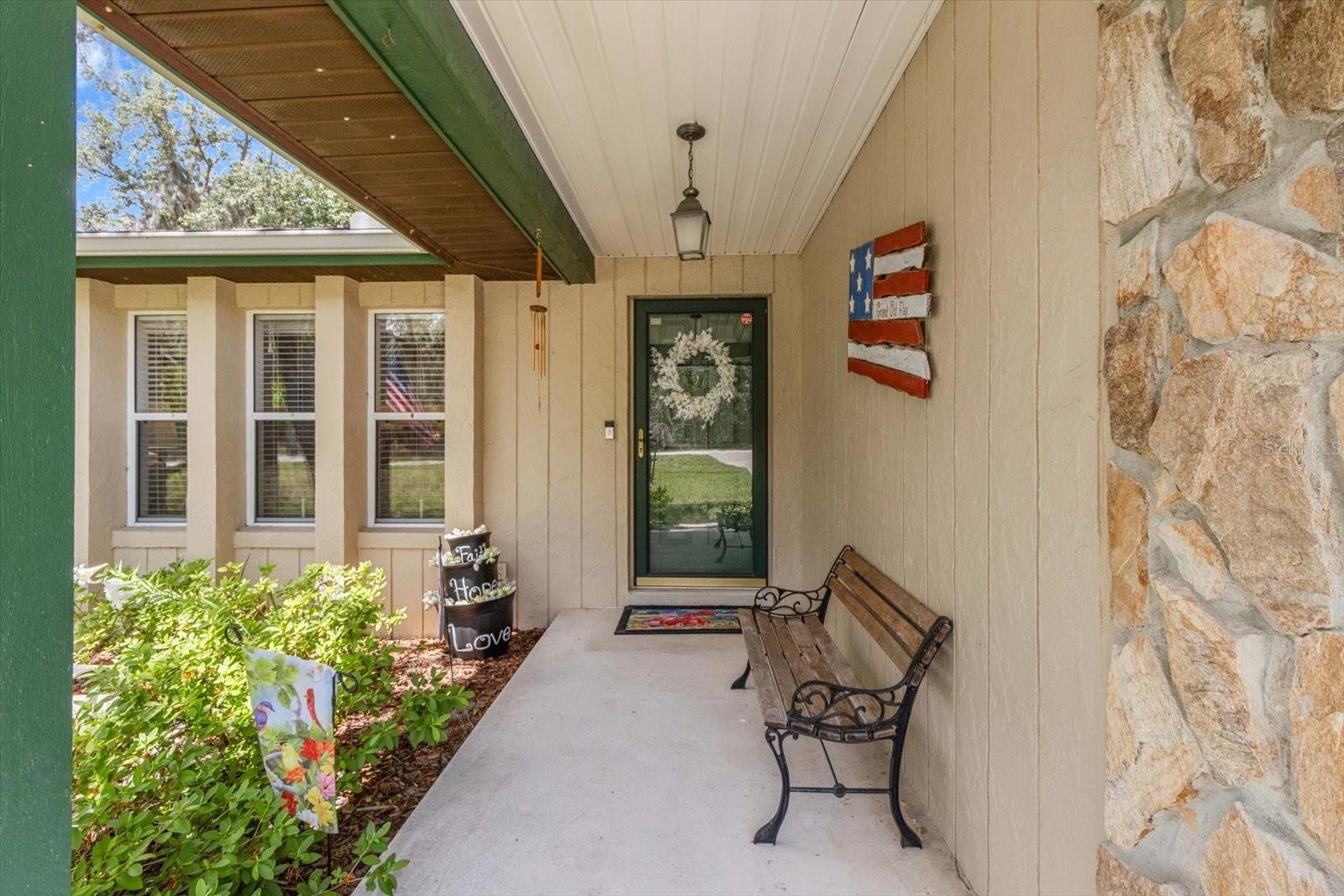 Listing photo id 3 for 1786 Border Avenue