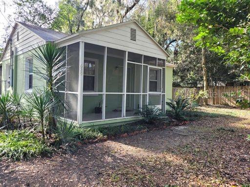 Listing Details for 629 34th Place, GAINESVILLE, FL 32609