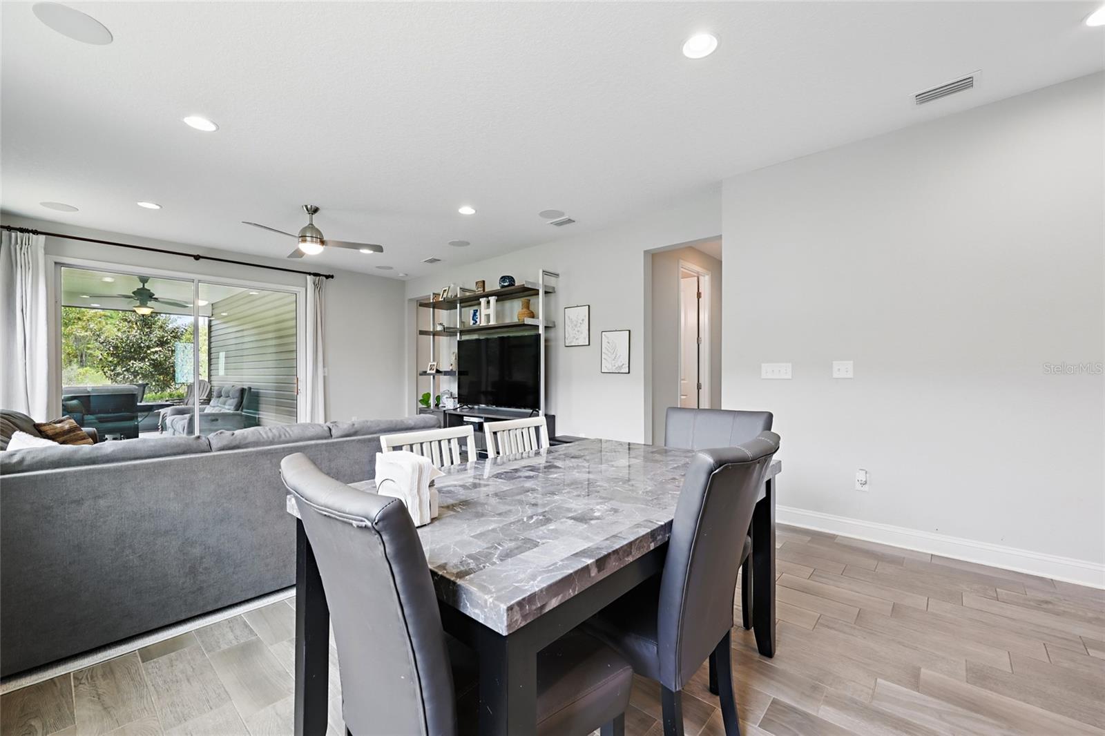 Image 13 of 52 For 1124 Persimmon Drive