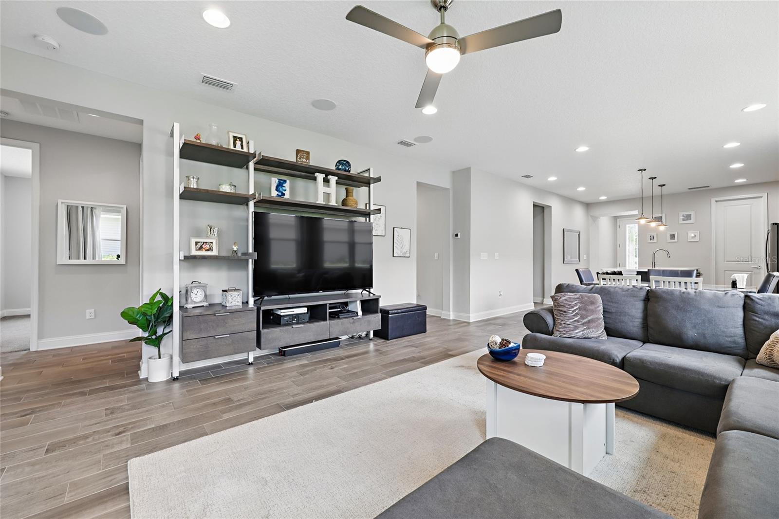 Image 17 of 52 For 1124 Persimmon Drive