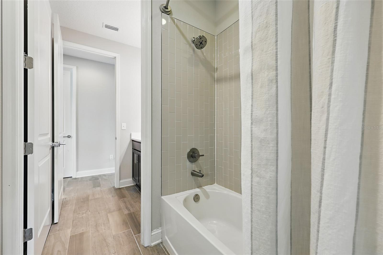 Image 24 of 52 For 1124 Persimmon Drive