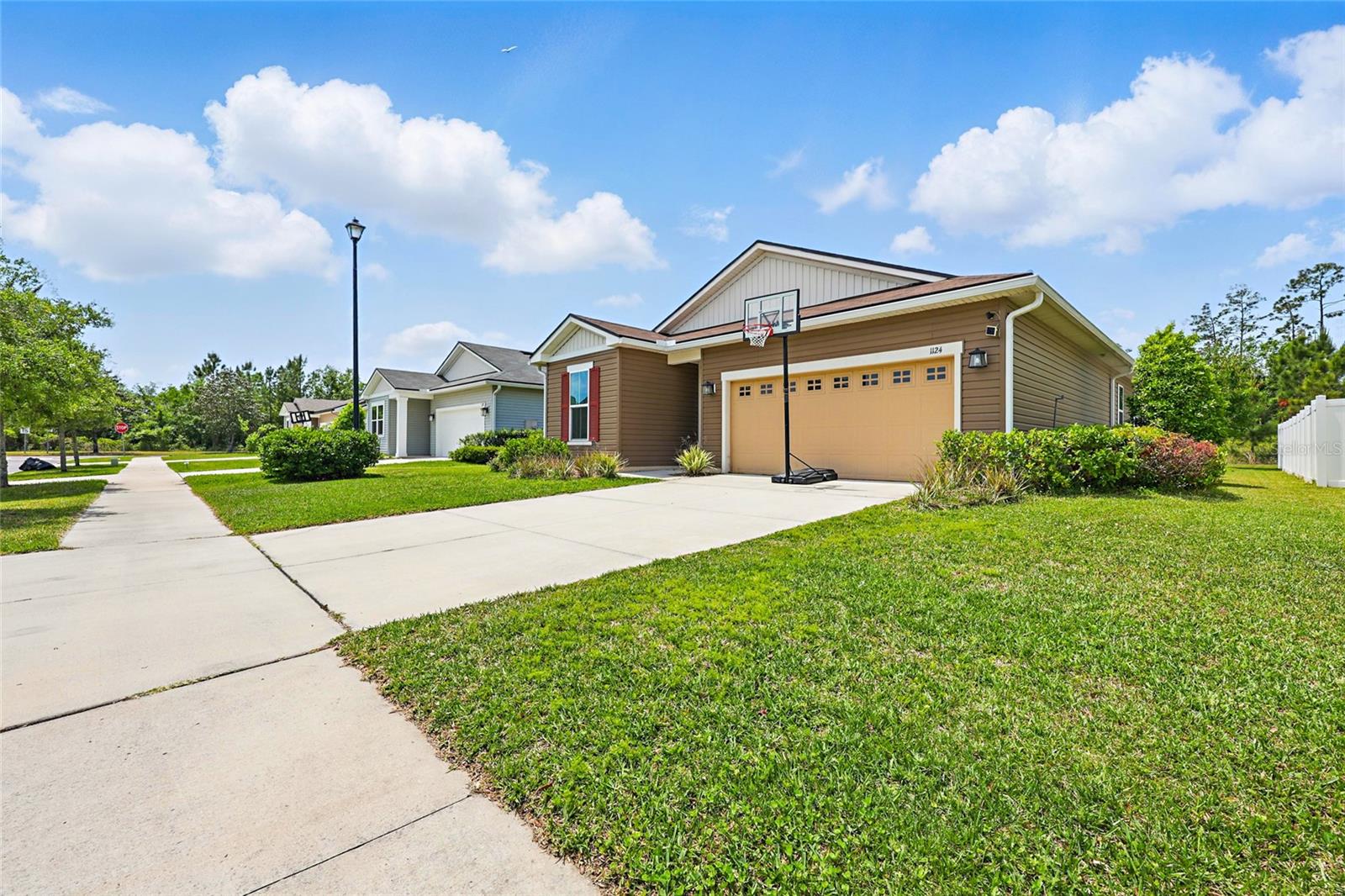 Image 32 of 52 For 1124 Persimmon Drive