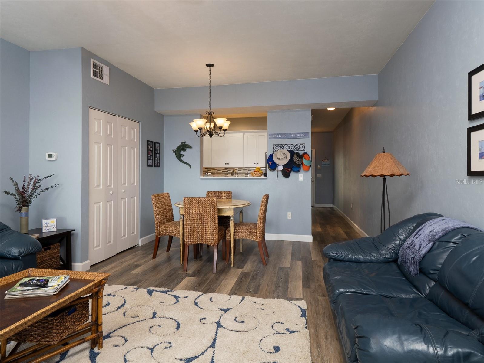 Image 7 of 32 For 21126 101st Avenue