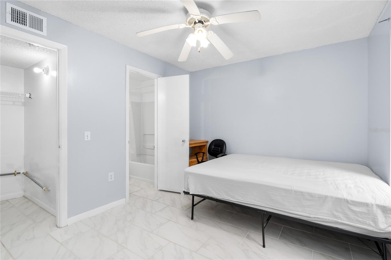 Image 11 of 20 For 3921 34th Street 211