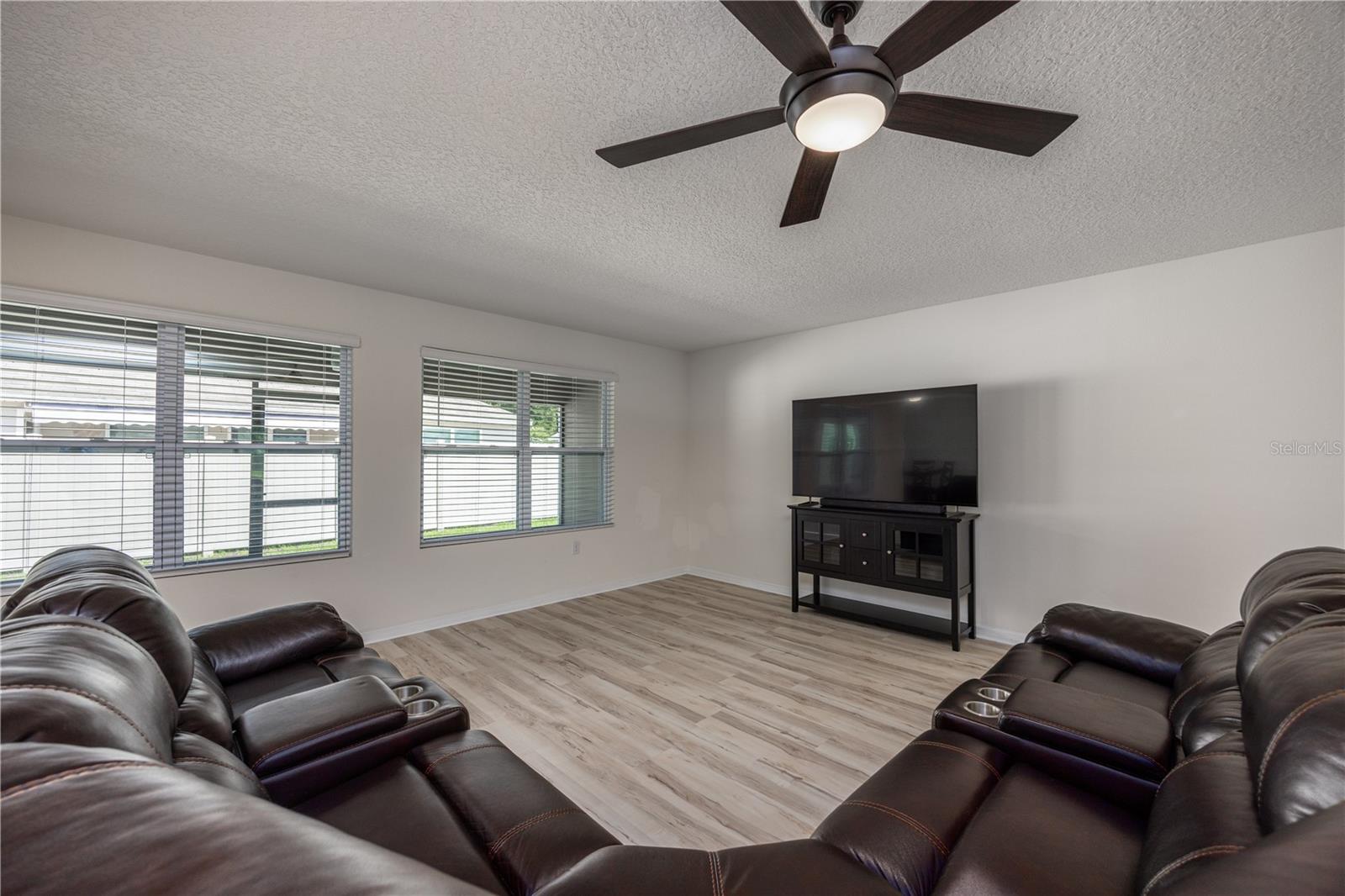 Image 21 of 46 For 19553 229th Street