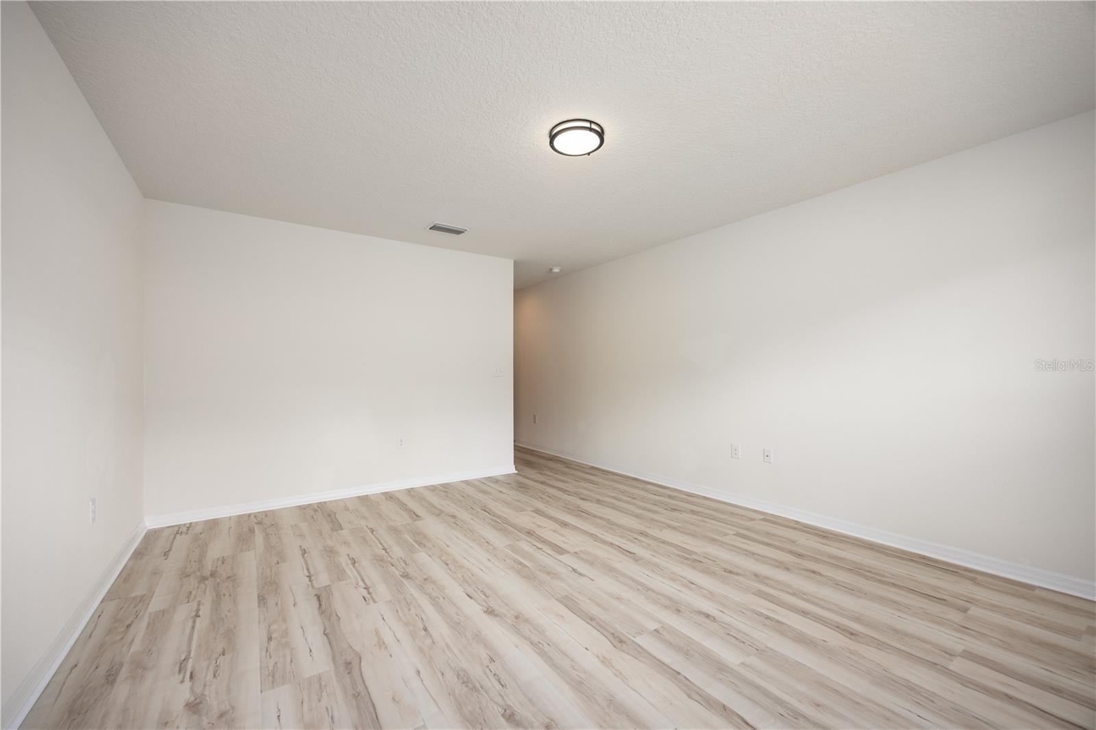 Image 33 of 46 For 19553 229th Street