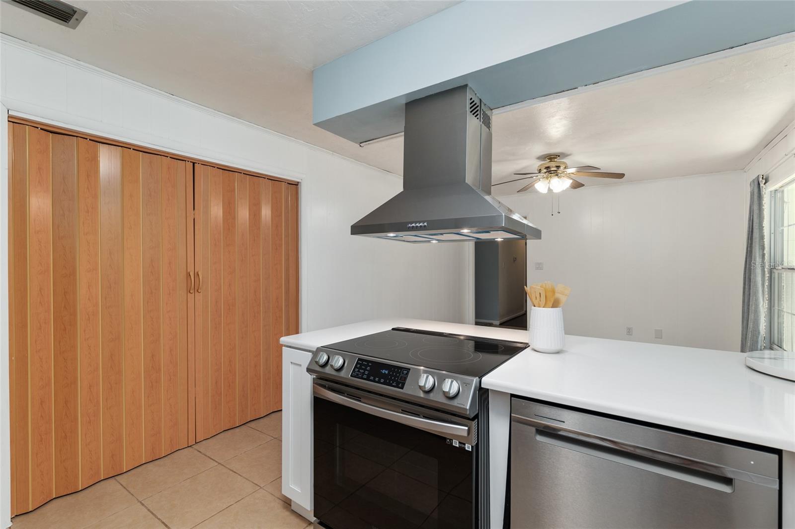 Image 18 of 62 For 5610 29th Terrace