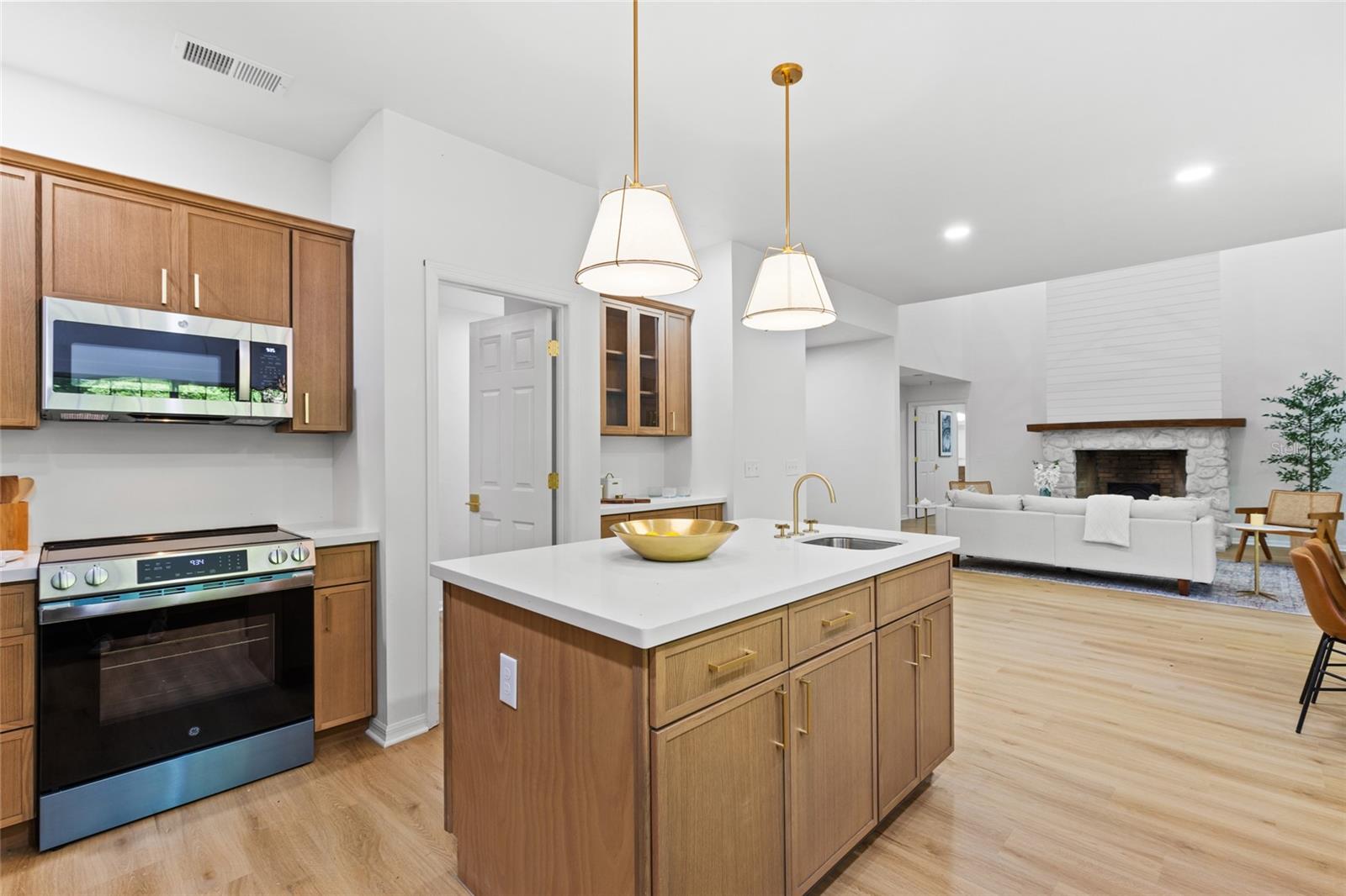 Image 15 of 45 For 276 Woodland Avenue