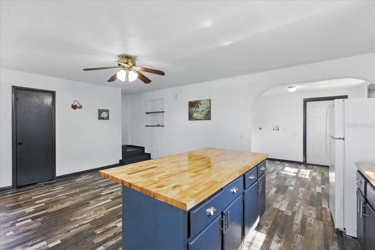 Image 20 of 38 For 203 1st Avenue Se
