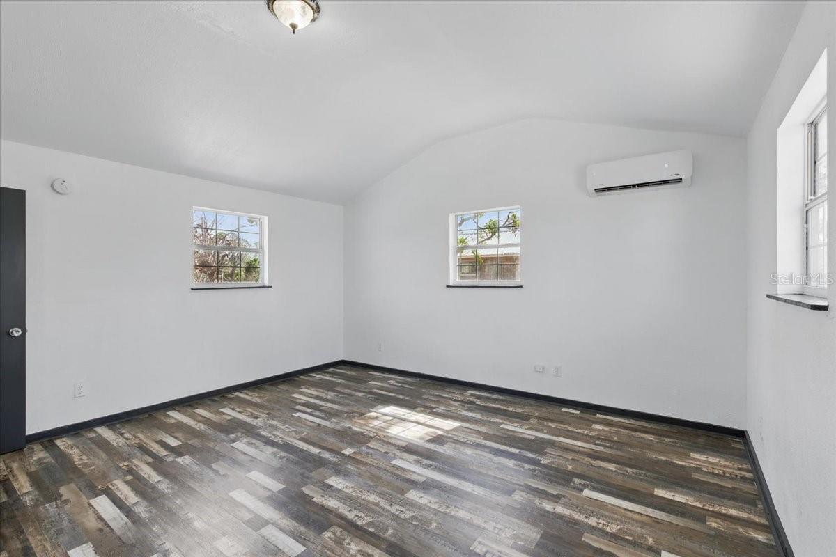 Image 31 of 38 For 203 1st Avenue Se