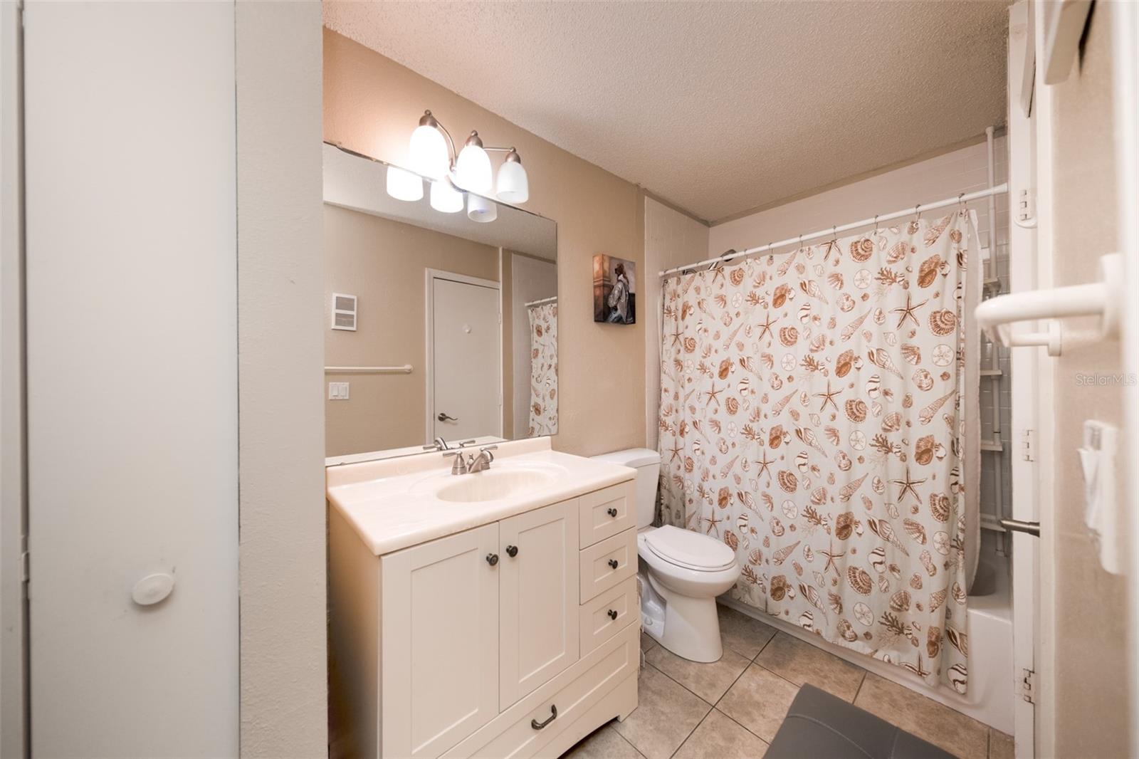 Image 14 of 23 For 12700 Equestrian Cir  2508