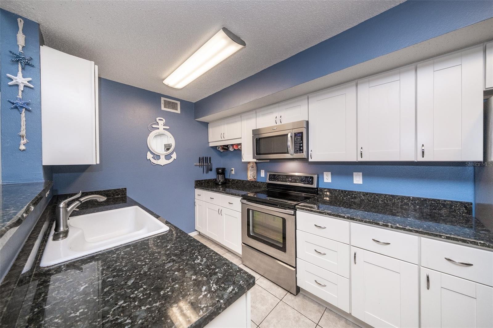Image 6 of 23 For 12700 Equestrian Cir  2508