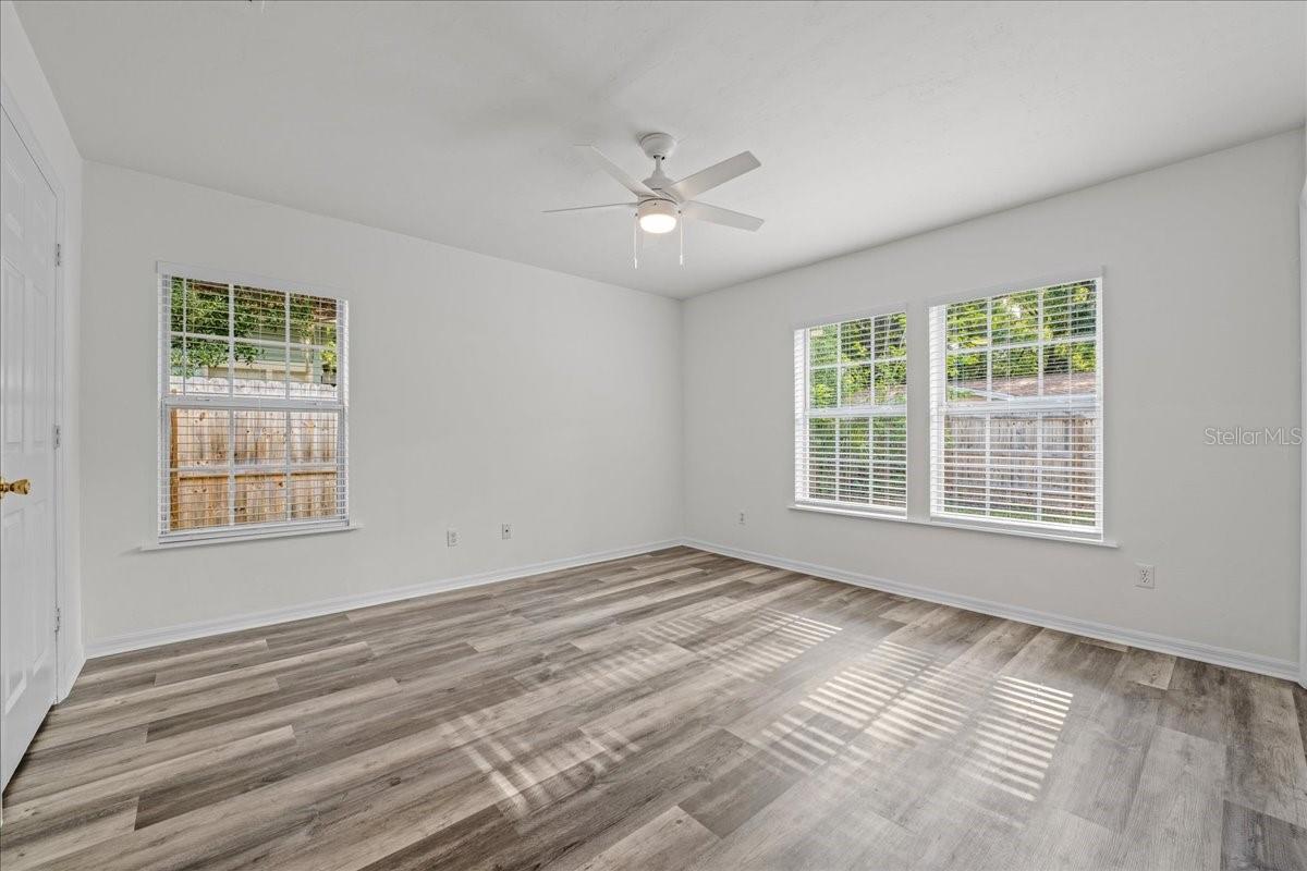 Image 17 of 26 For 415 10th Street