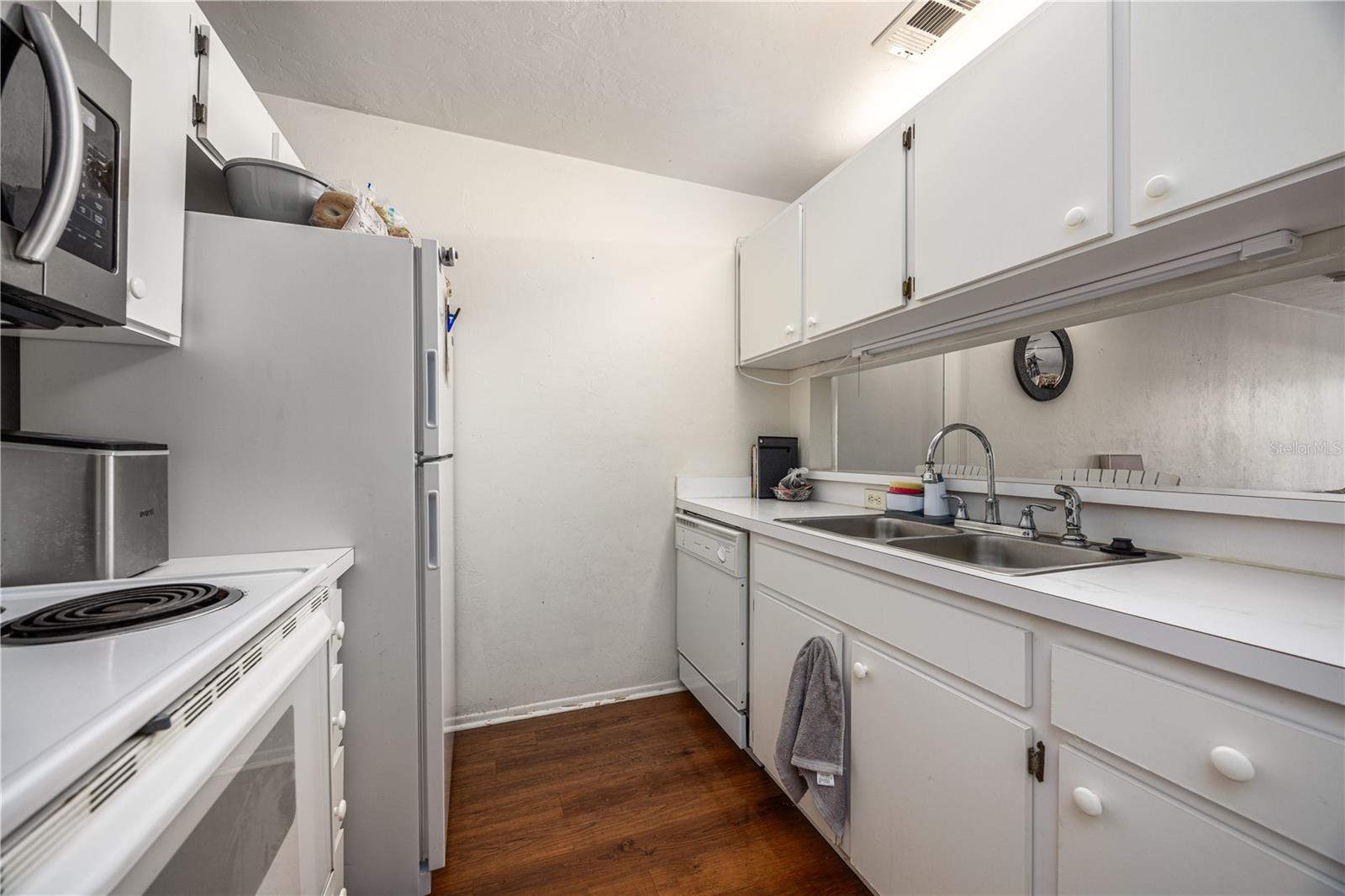 Image 4 of 33 For 4000 23rd Street 5-105