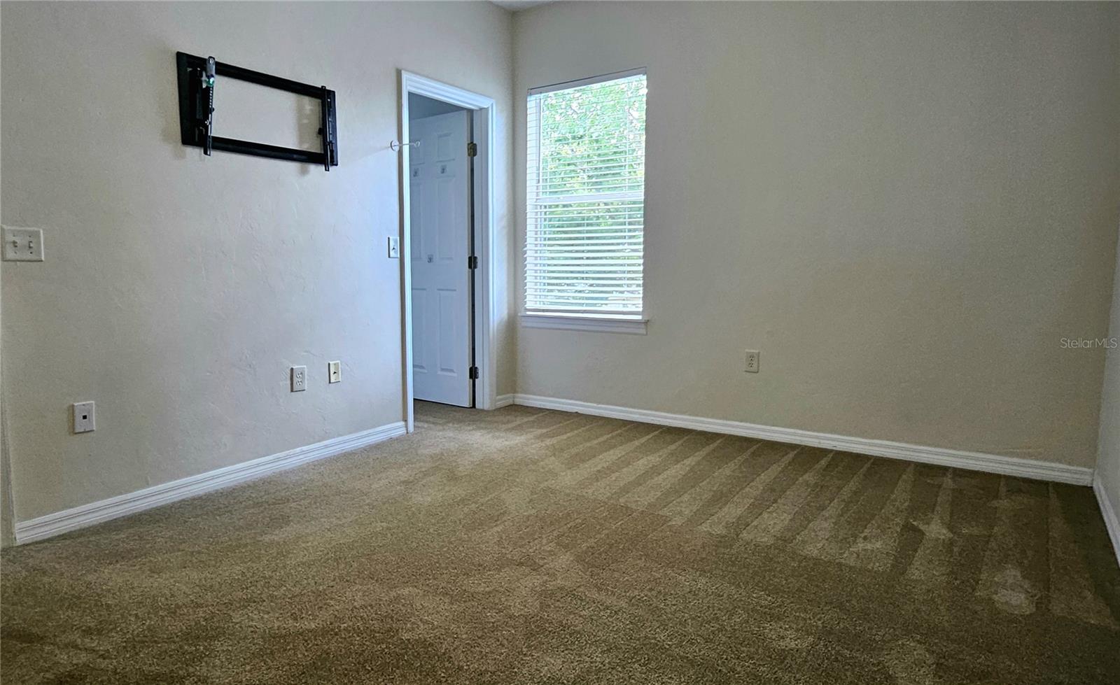 Image 15 of 34 For 13200 Newberry Road 86
