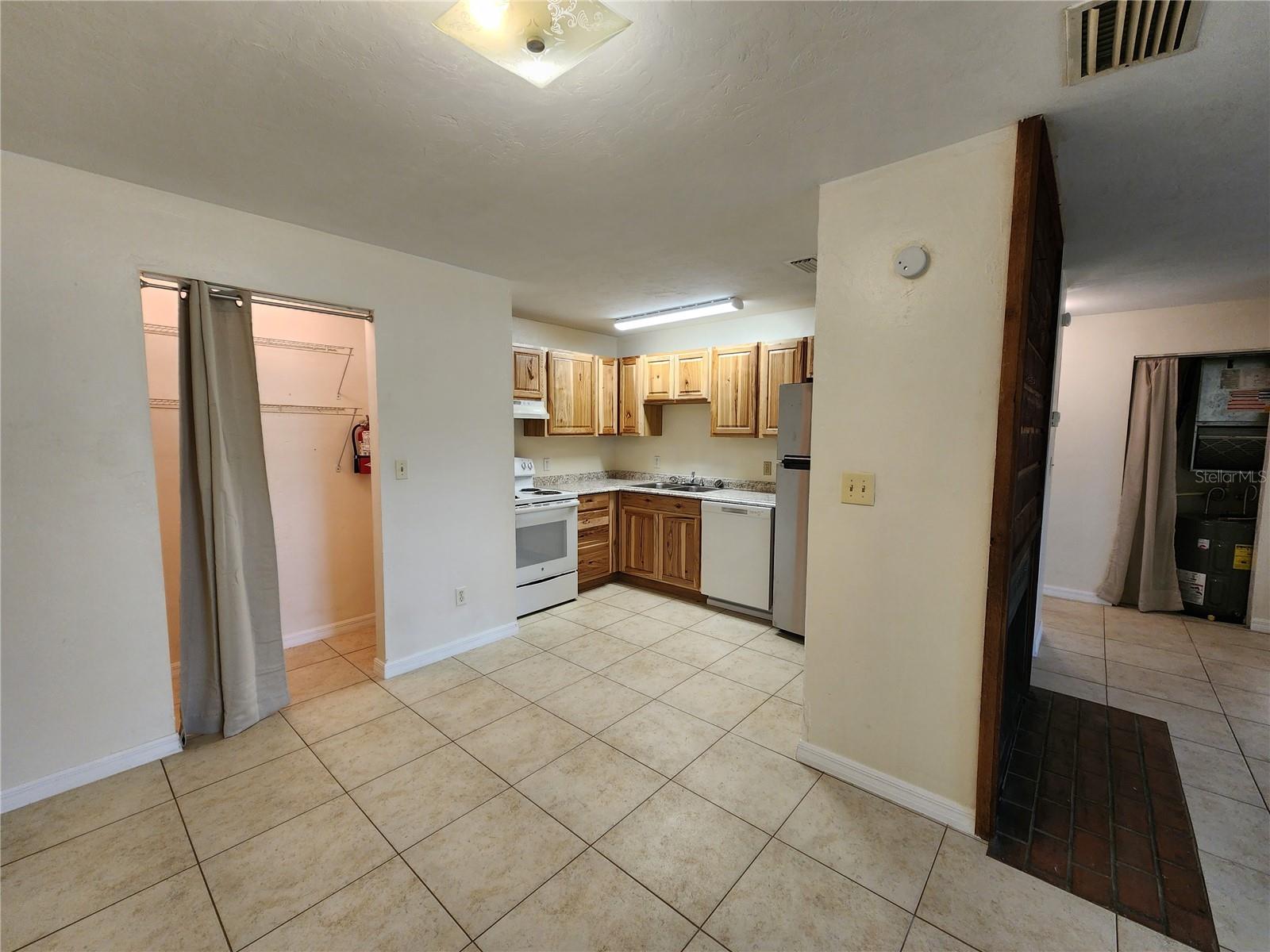 Image 24 of 31 For 6140 26 Street