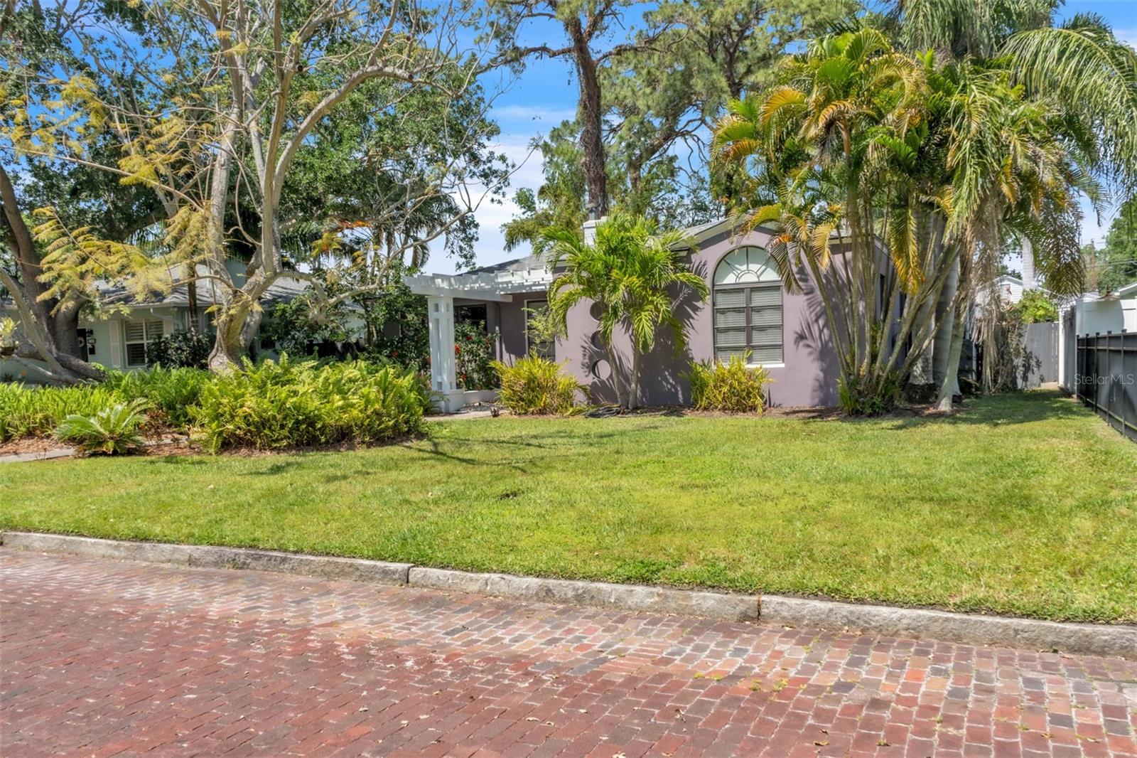 Image 2 of 21 For 161 27th Avenue N