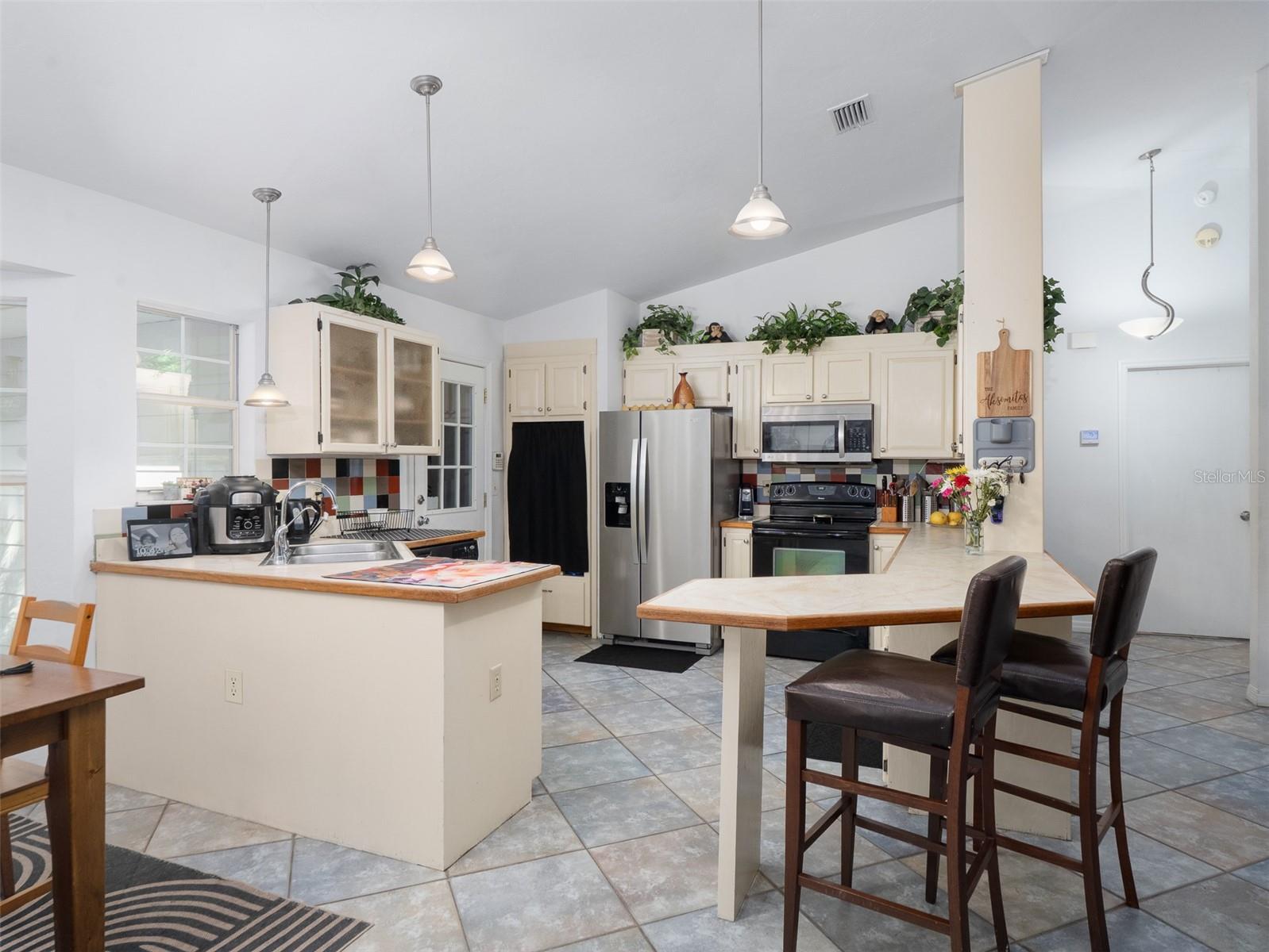 Image 10 of 54 For 818 202 Street