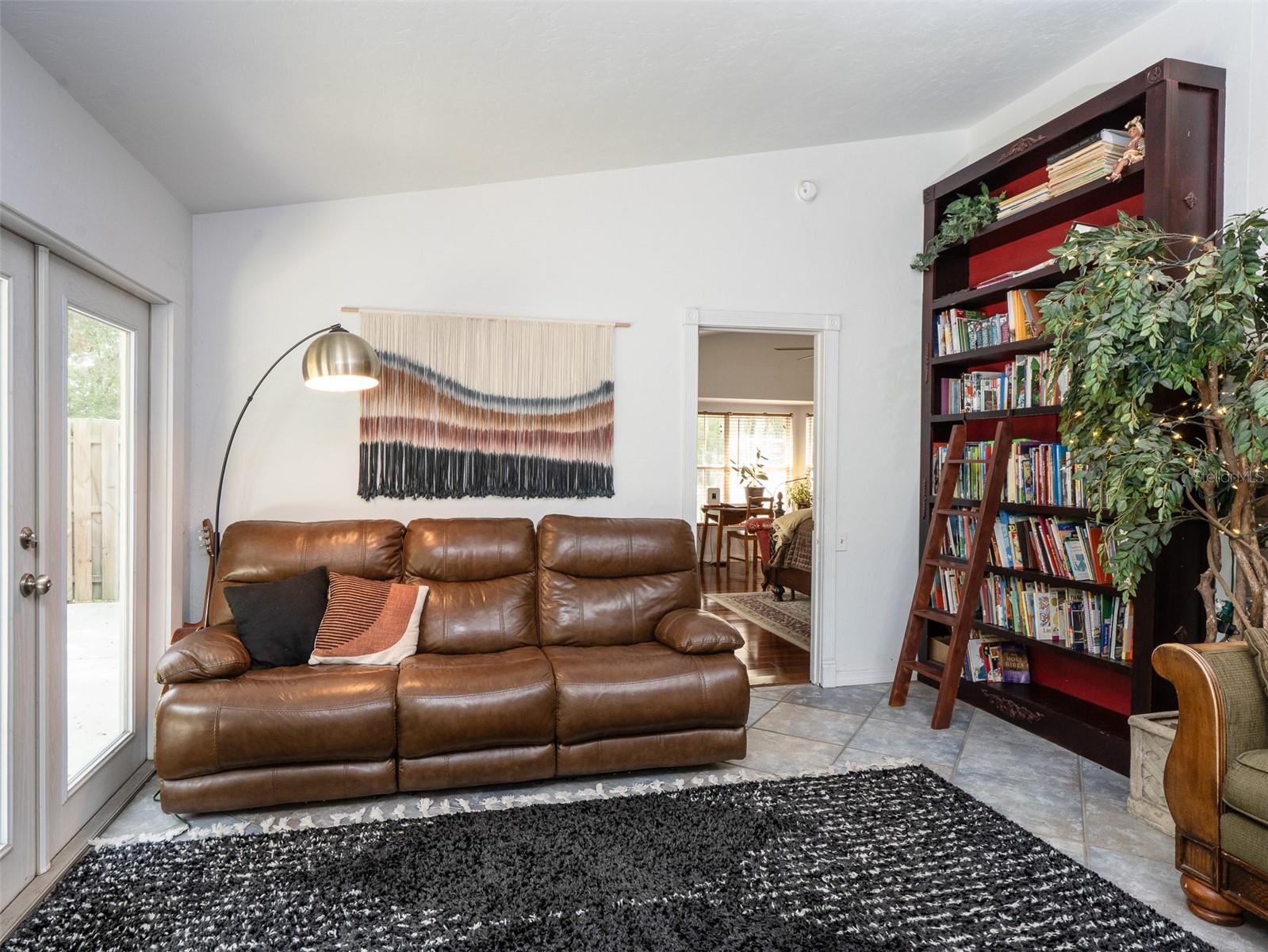 Image 15 of 54 For 818 202 Street