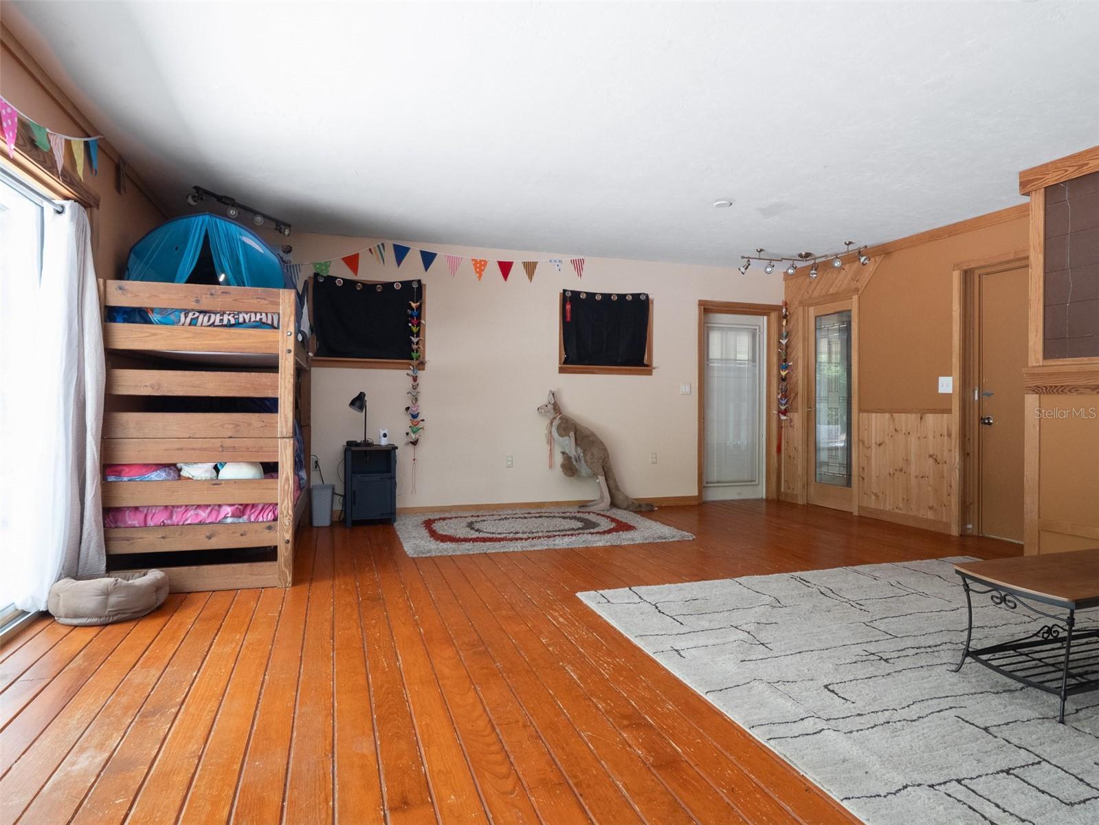 Image 31 of 54 For 818 202 Street