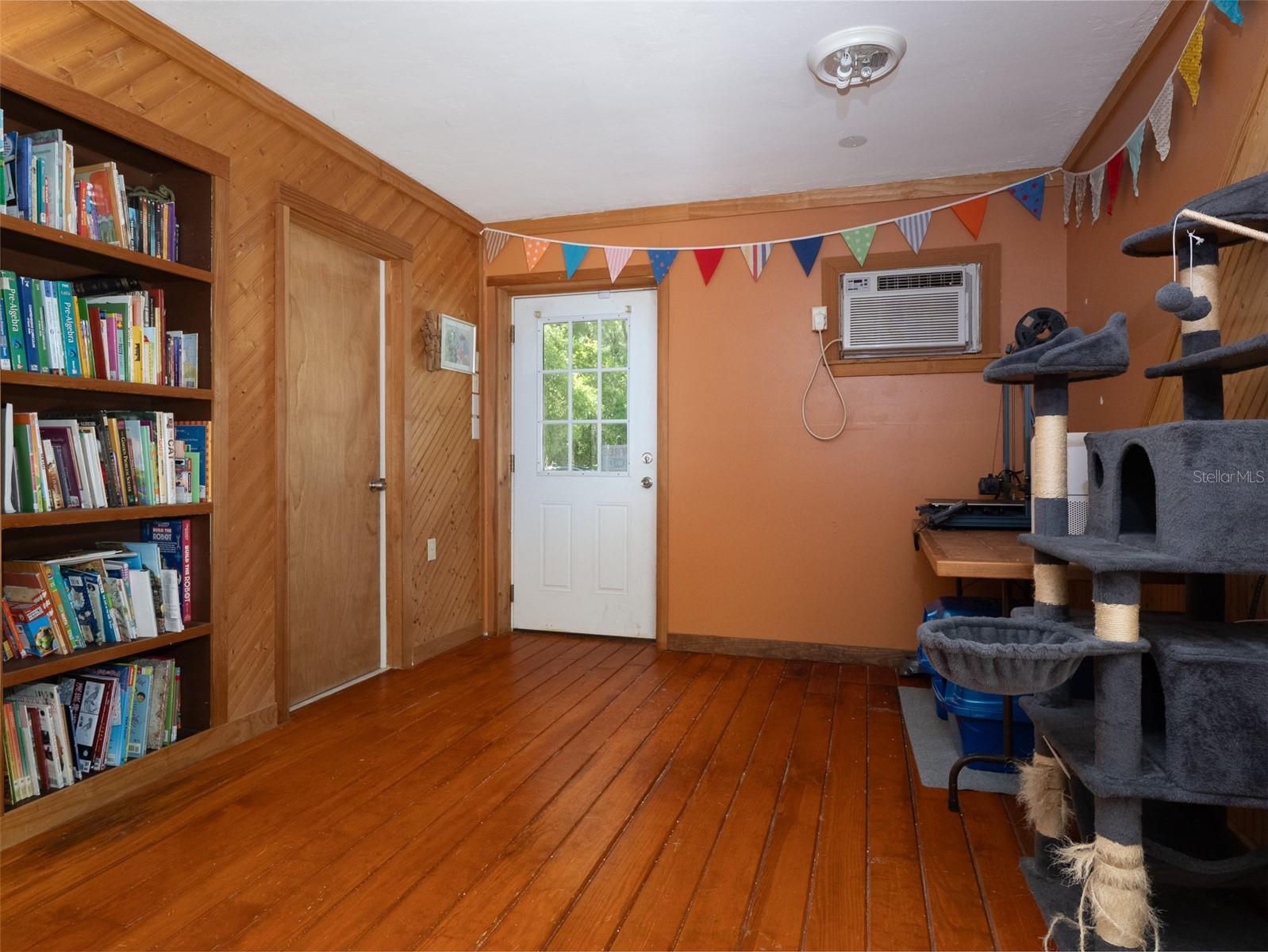 Image 41 of 54 For 818 202 Street