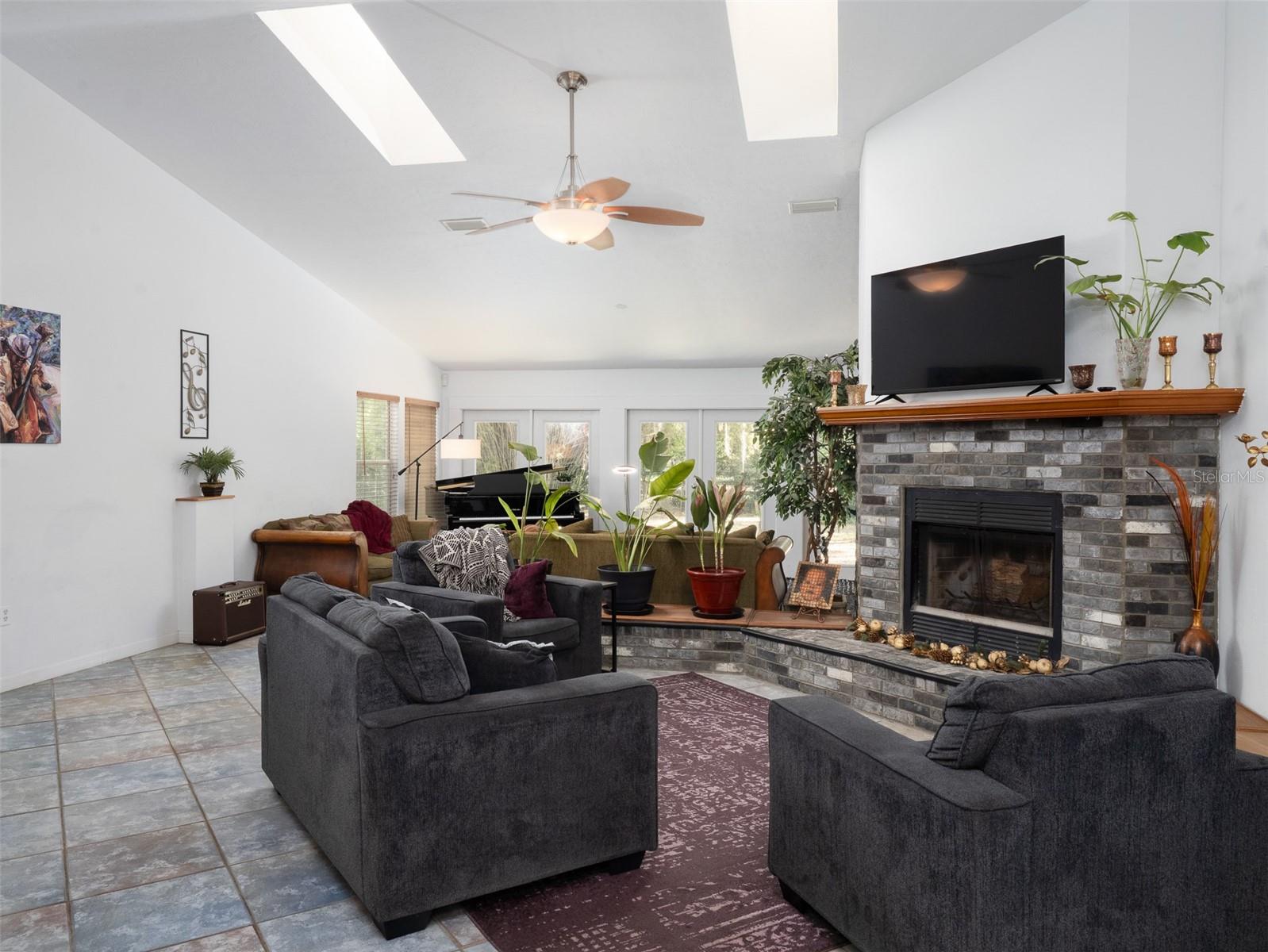 Image 9 of 54 For 818 202 Street