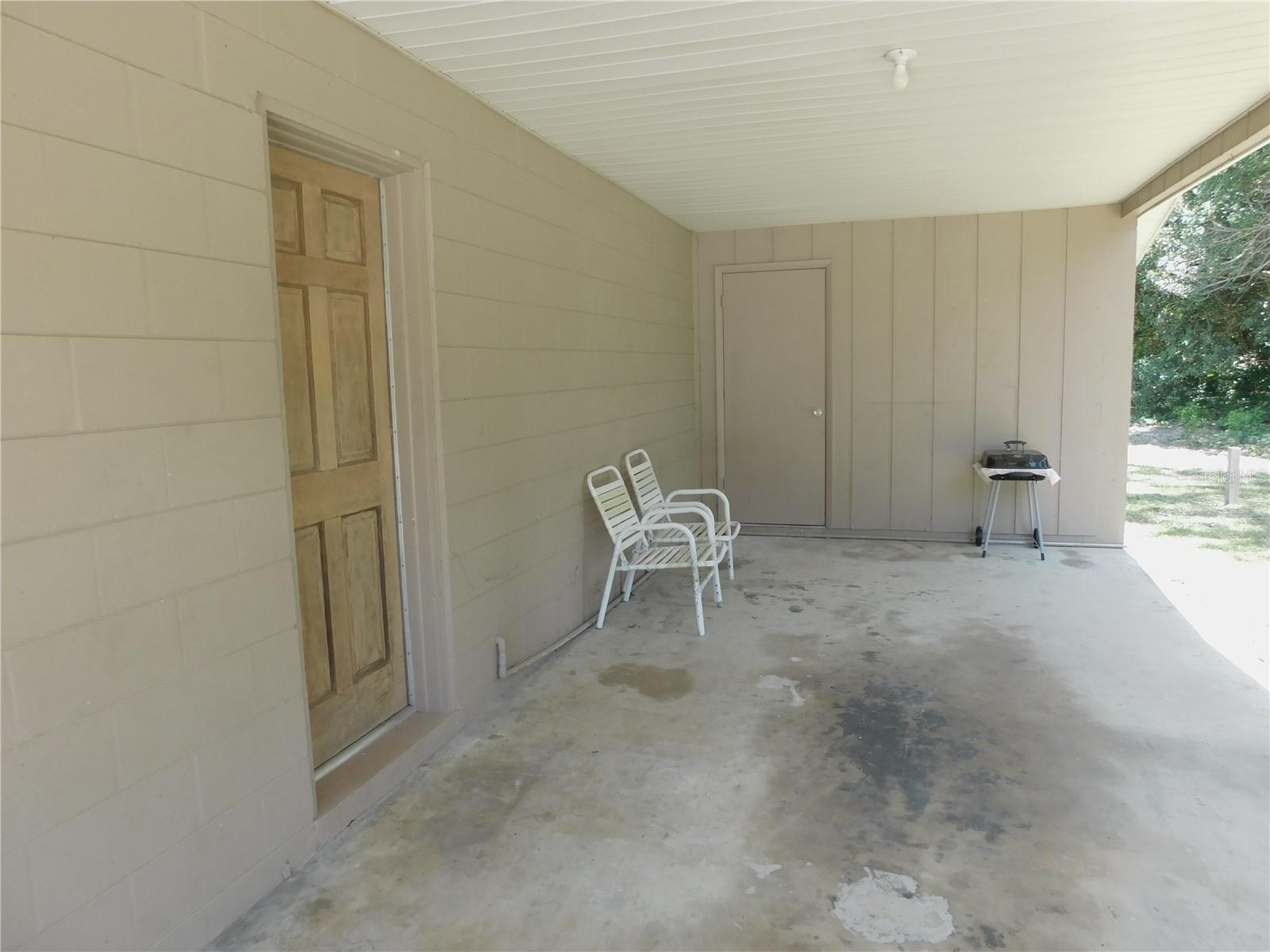 Image 19 of 46 For 721 Town Court A & B